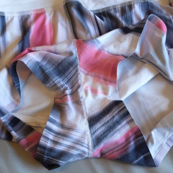 Lululemon running shorts, size 4 - Picture 6 of 6